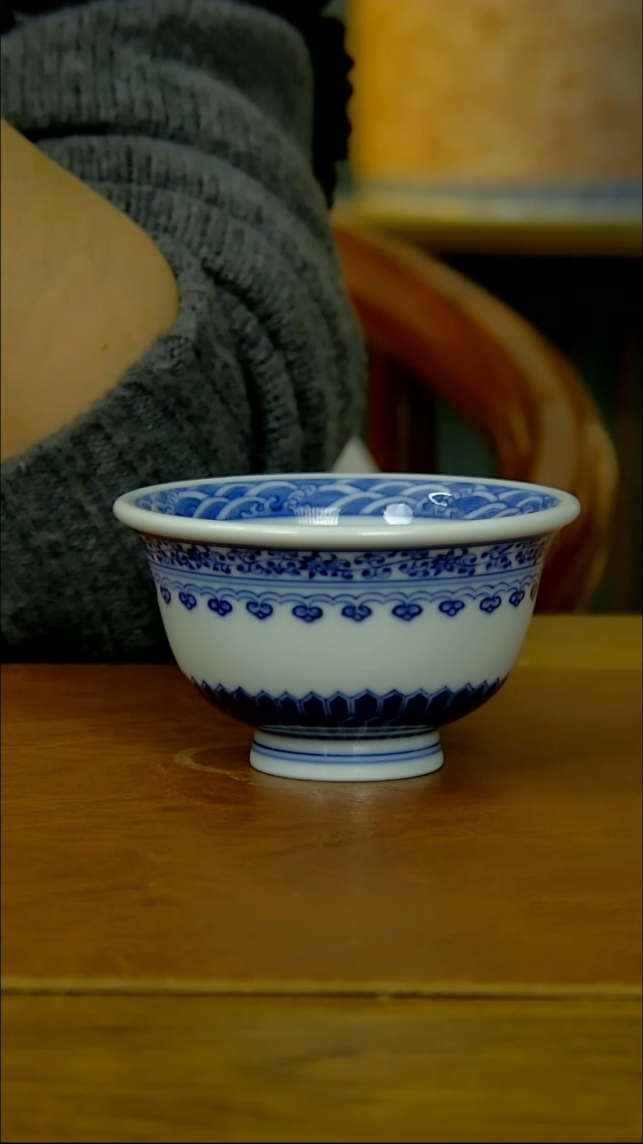 【闪购商品】内绘宝相压手杯（柴窑）