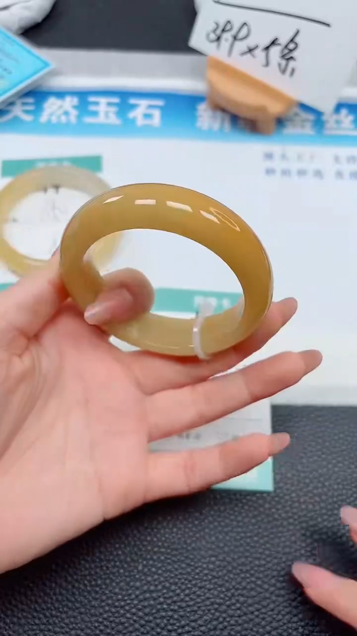 【闪购商品】石英质玉手镯未镶嵌475