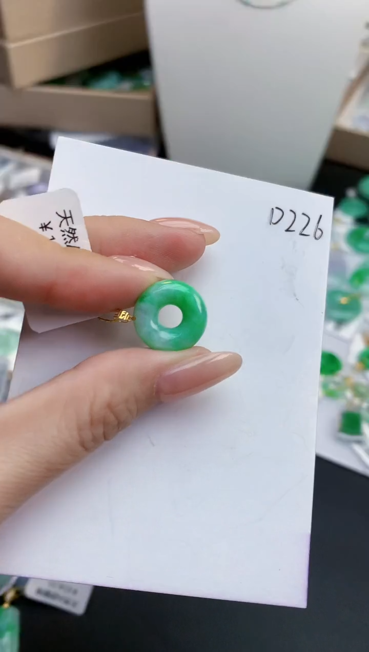 颈饰18K金镶嵌翡翠天然缅甸A货翡翠