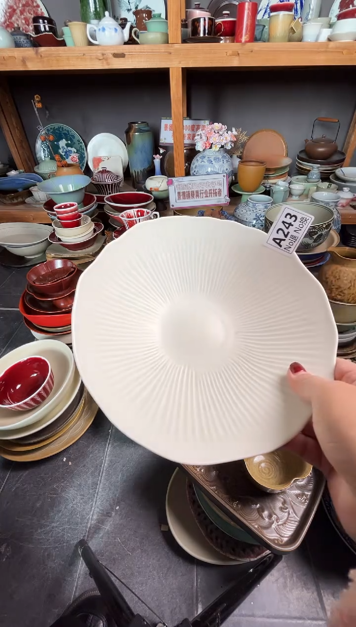 瓷片久*.a243白色荷叶盘福利