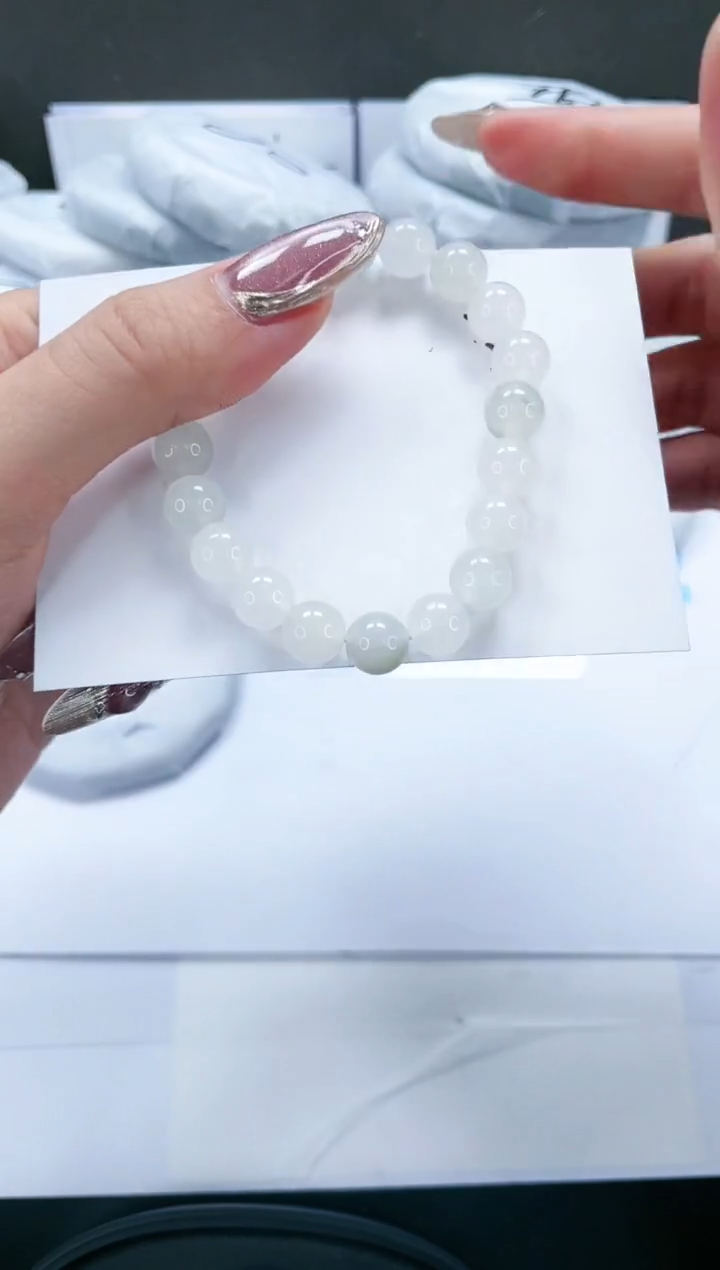 【闪购商品】石英质玉手镯未镶嵌手链一条随机