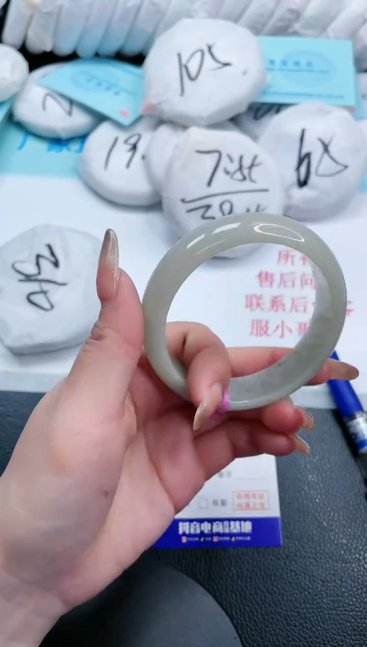 【闪购商品】石英质玉手镯未镶嵌10S128-59