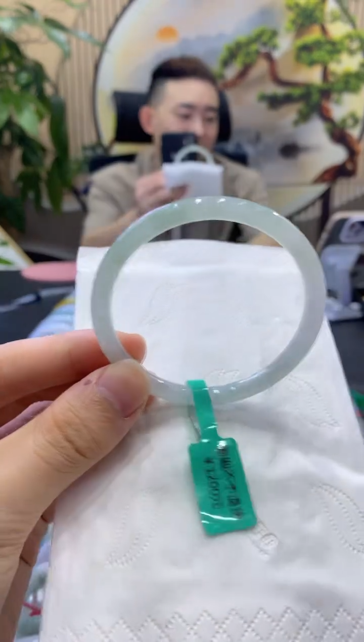 翡翠手镯未镶嵌4025