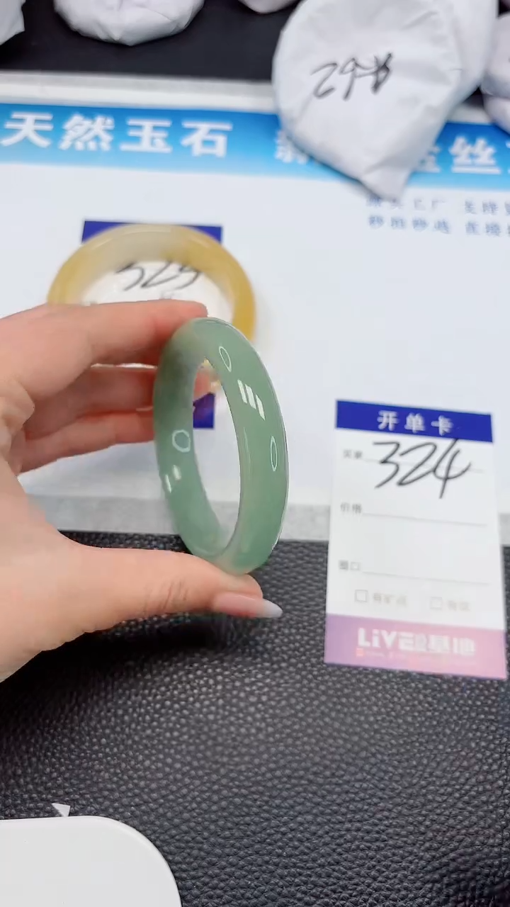 【闪购商品】石英质玉未镶嵌手镯324