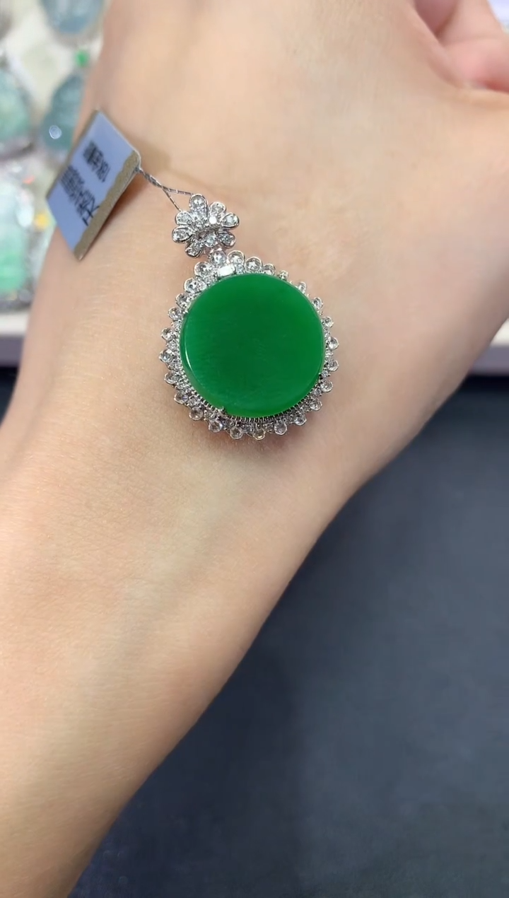 【闪购商品】翡翠吊坠(不含链)18K金镶嵌q64      