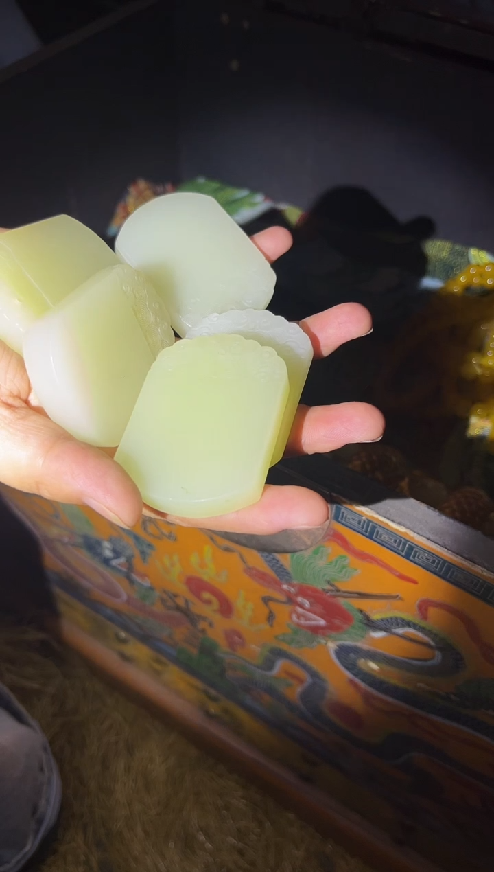 祥云无事牌一个.