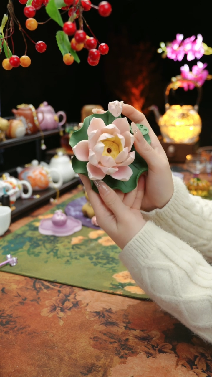 【闪购商品】陶瓷荷花摆件香插