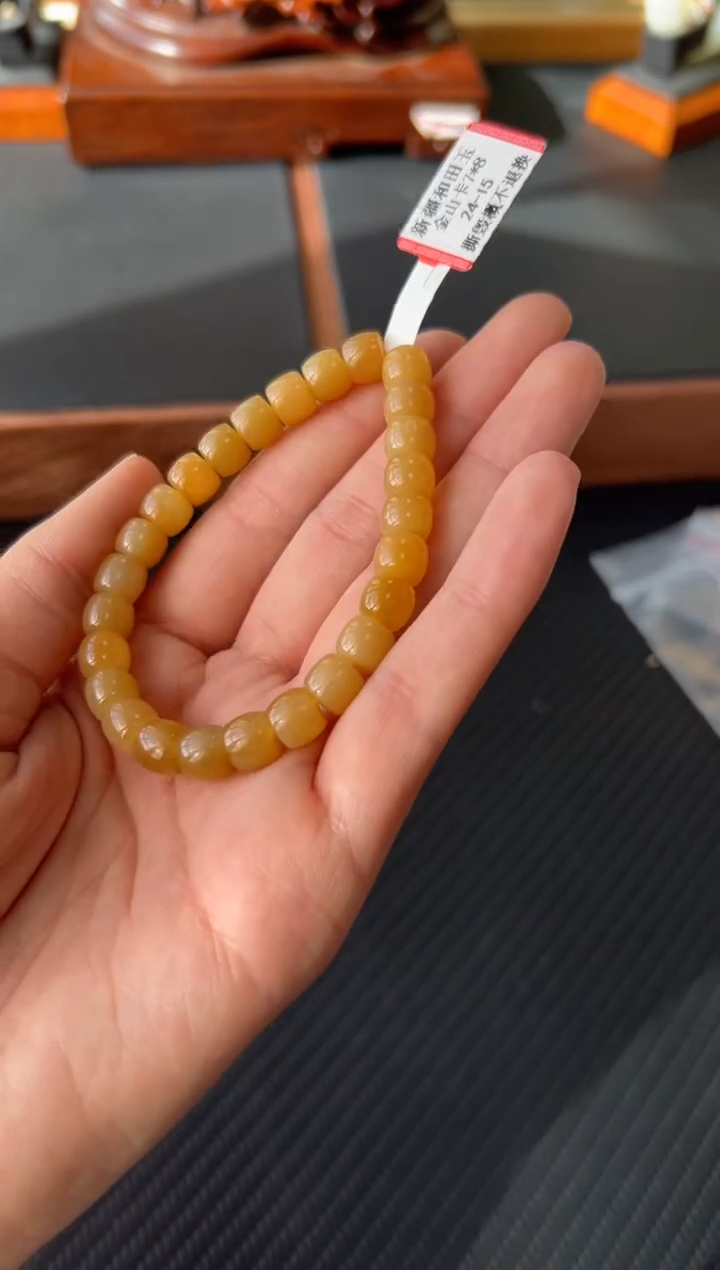 未镶嵌和田玉手串且末金山微色差卡8 直切