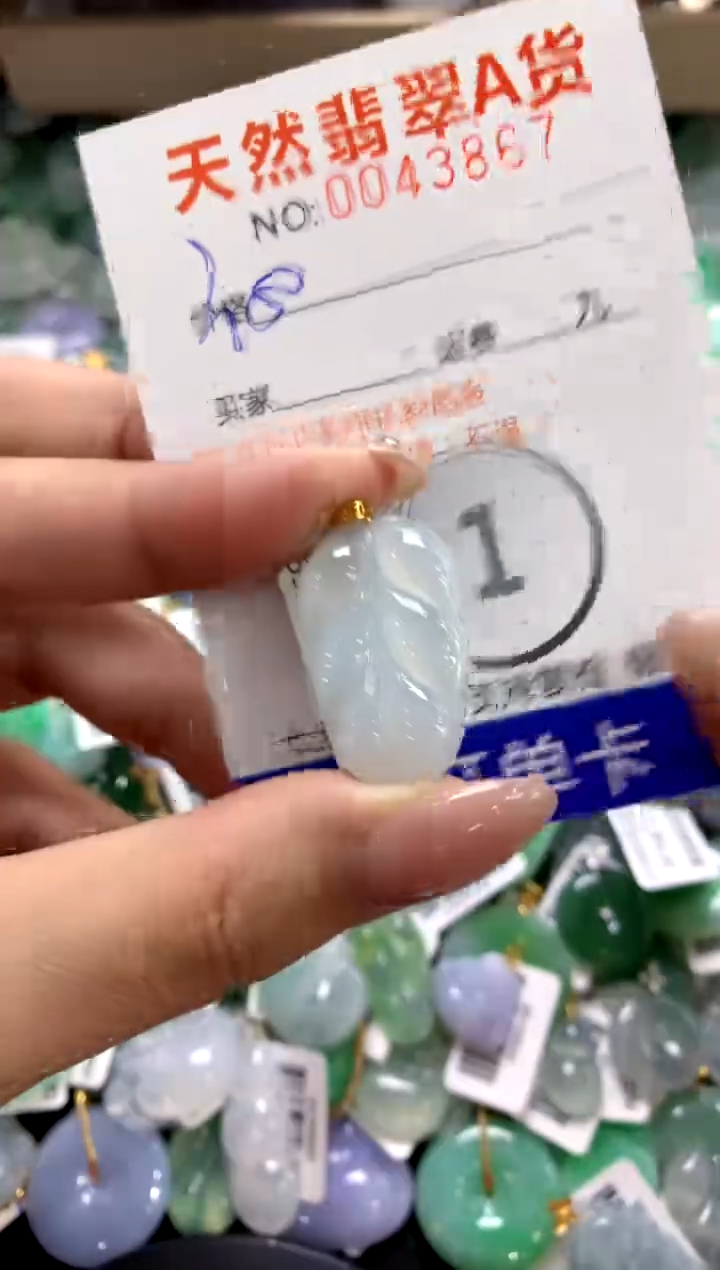 颈饰18K金镶嵌翡翠1111111111111111