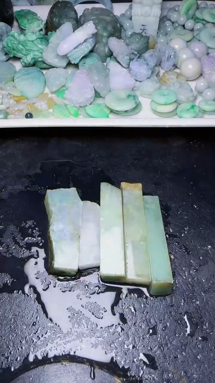 颈饰未镶嵌翡翠金*菱026