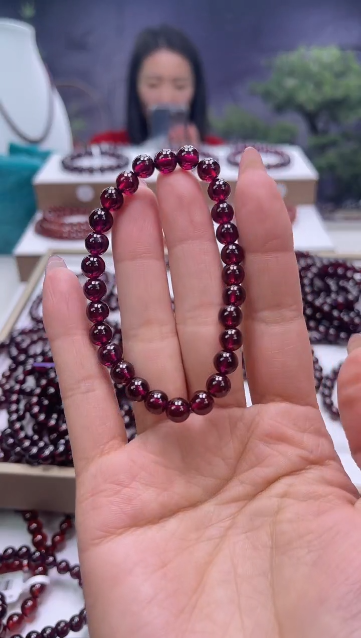 【闪购商品】石榴石手串未镶嵌紫牙乌石榴石6mm+，多样式发一