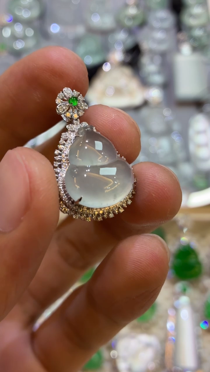 吊坠(不含链)18K金镶嵌翡翠葫芦