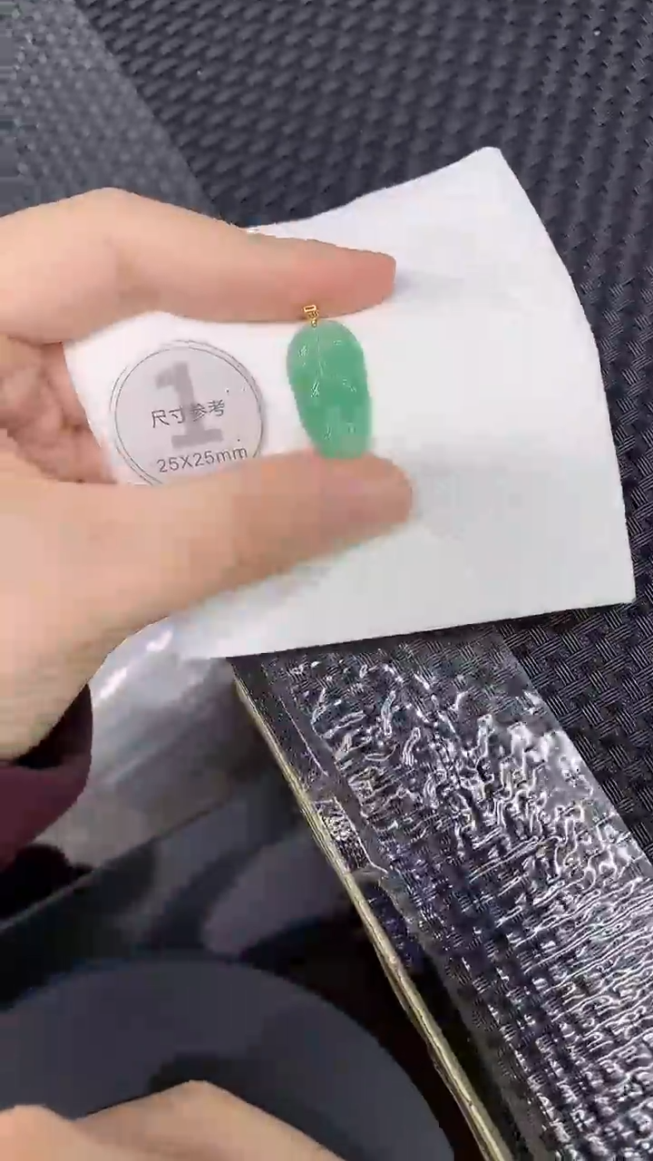 颈饰18K金镶嵌翡翠a货百元以下同包裹多件发出的只收取一单运费