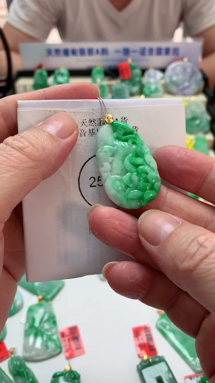 【闪购商品】翡翠吊坠(不含链)18K金镶嵌挂件