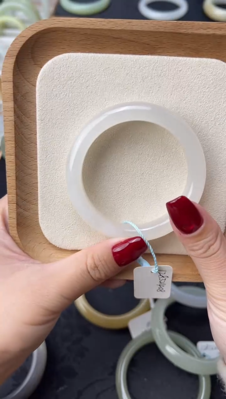 【闪购商品】和田玉手镯未镶嵌浅粉