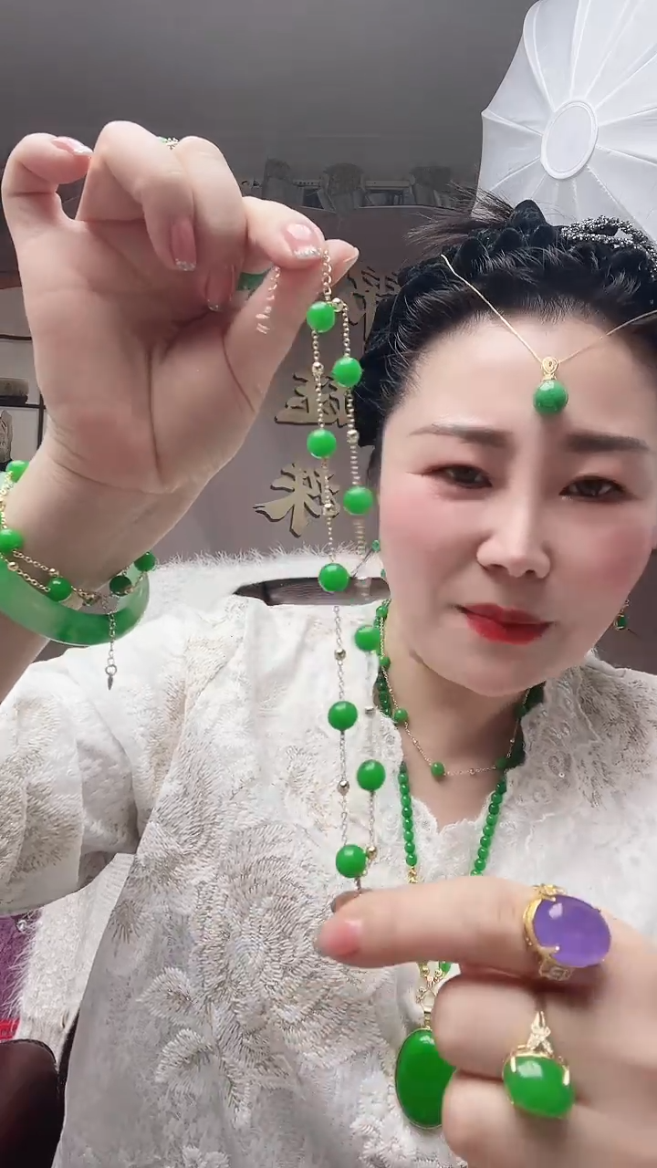 【闪购商品】翡翠手链14K金镶嵌满天星手链