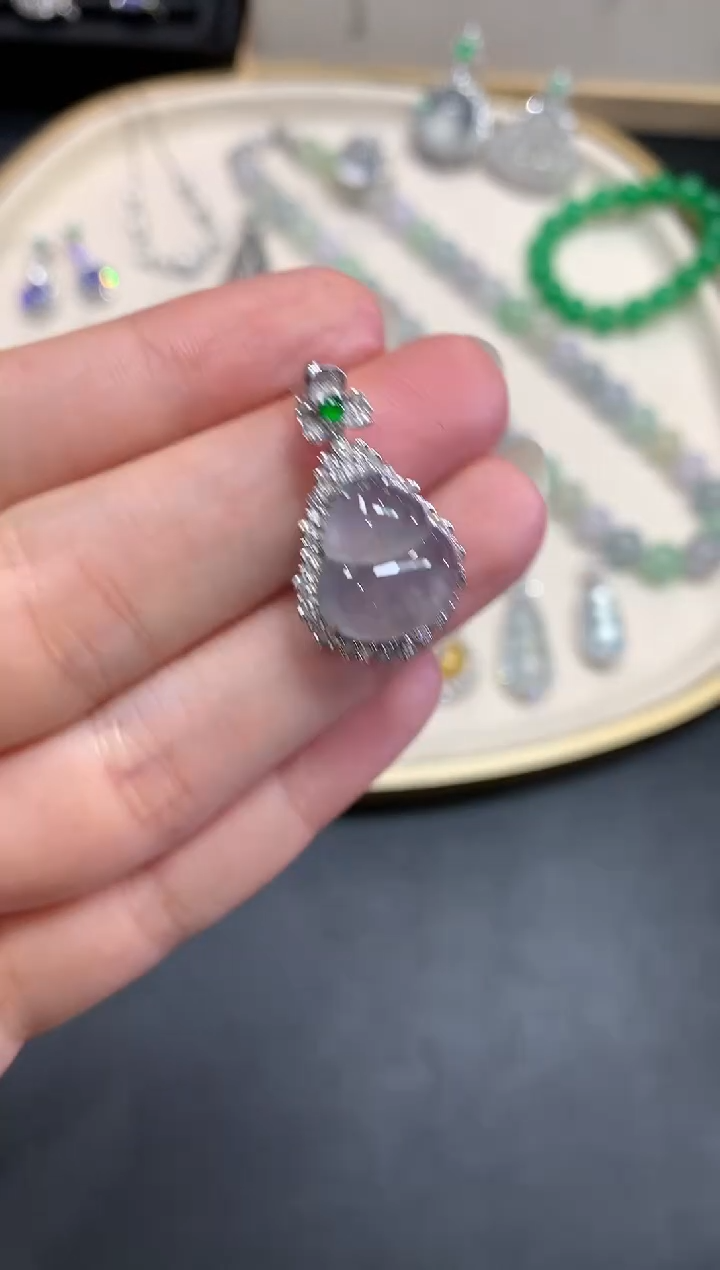 【闪购商品】翡翠吊坠(不含链)18K金镶嵌Q122|7800