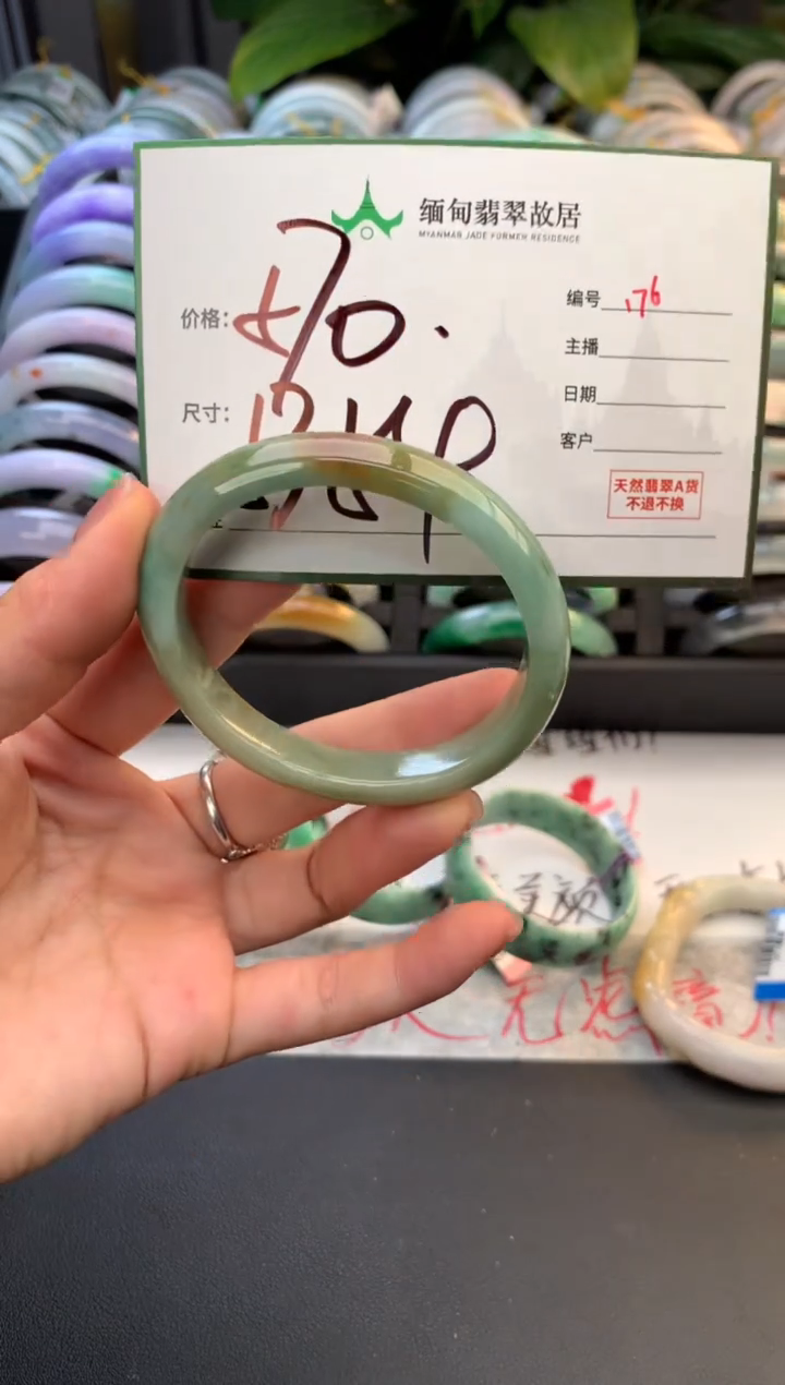 未镶嵌定制翡翠毛货需精细抛光+多人