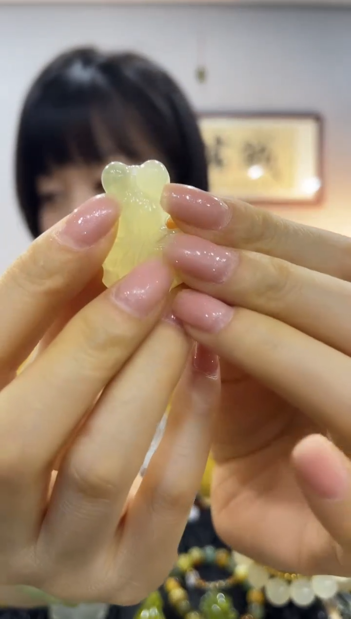 岫玉未镶嵌吊坠·