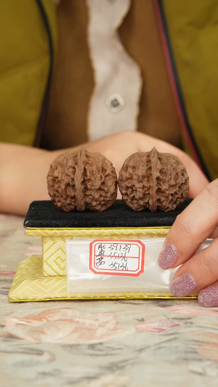 【闪购商品】文玩核桃把件非嫁接元宝