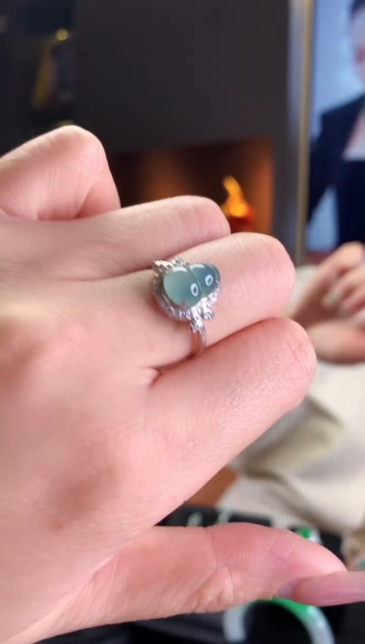 【闪购商品】翡翠戒指18K金镶嵌葫芦