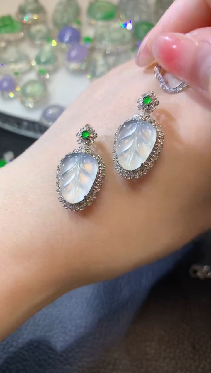 【闪购商品】翡翠吊坠(不含链)18K金镶嵌A116 叶子一对