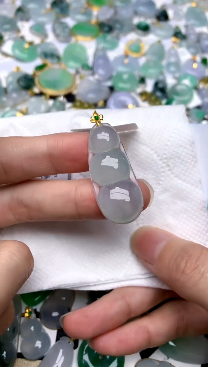 颈饰18K金镶嵌翡翠天然A货翡翠