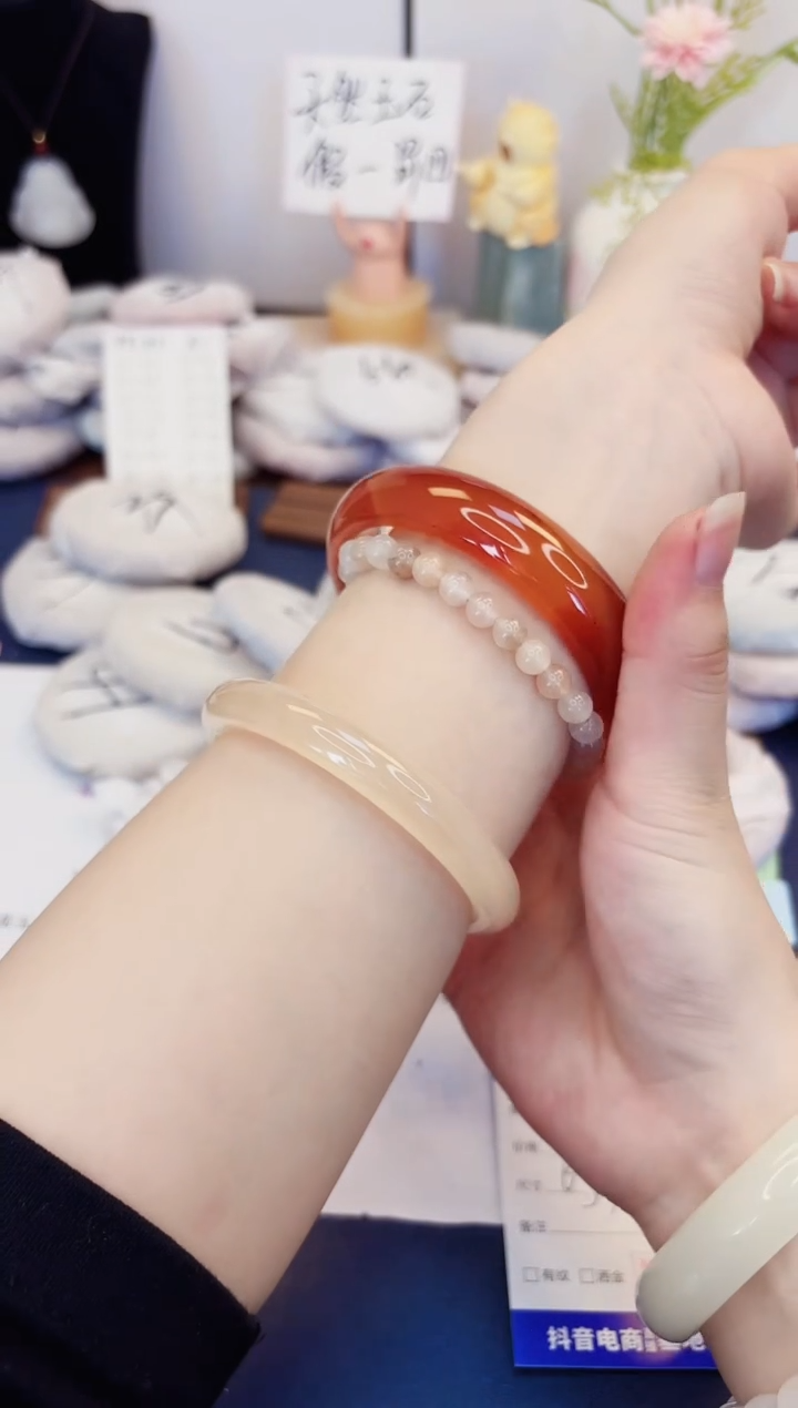 【闪购商品】石英质玉手镯未镶嵌270-玛瑙-圈口65