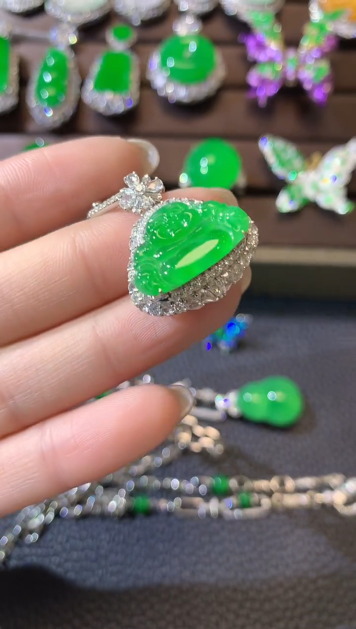 【闪购商品】翡翠吊坠(不含链)18K金镶嵌C39翡翠