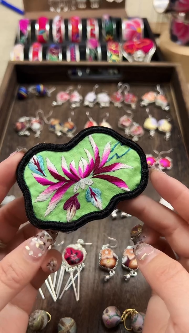 【闪购商品】织绣民族风老绣饰品478