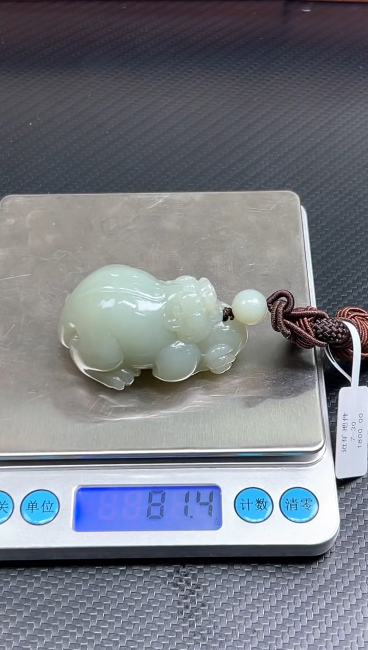 吊坠(赠链)未镶嵌和田玉且末微色差近矿貔貅把件