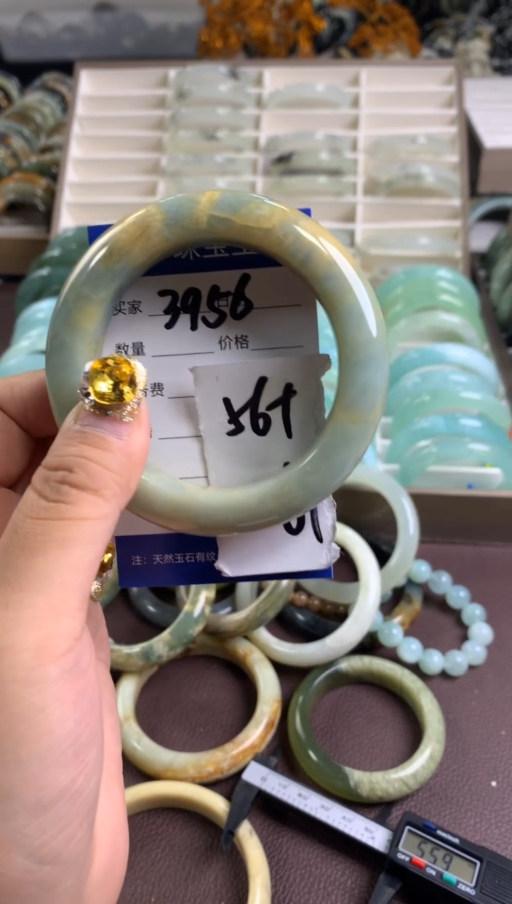 【闪购商品】蛇纹石玉手镯未镶嵌3956