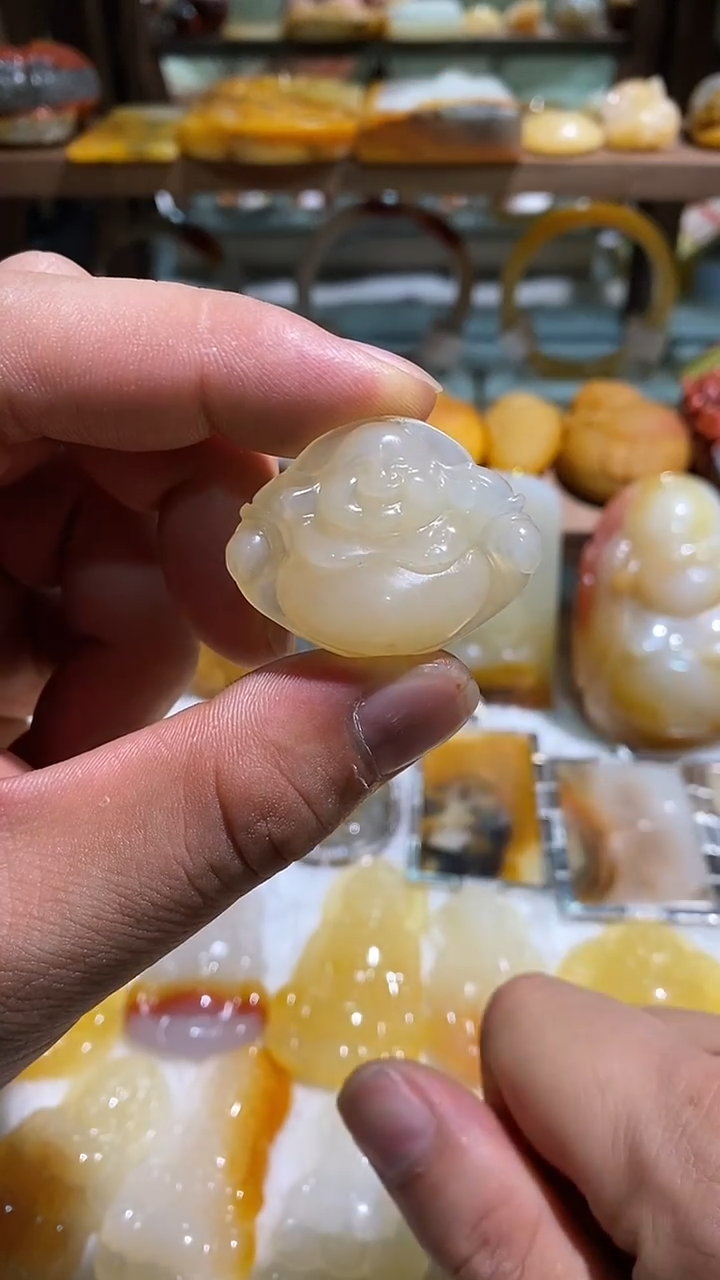 未镶嵌石英质玉（黄龙玉）吊坠(不含链)黄龙玉小佛