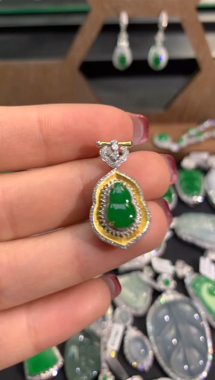 【闪购商品】翡翠吊坠(不含链)18K金镶嵌吊坠