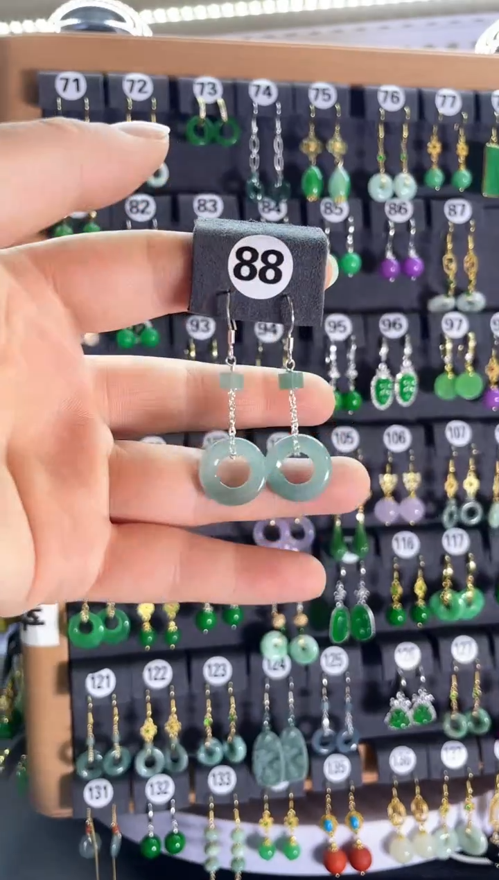 【闪购商品】翡翠耳饰银S925镶嵌88....