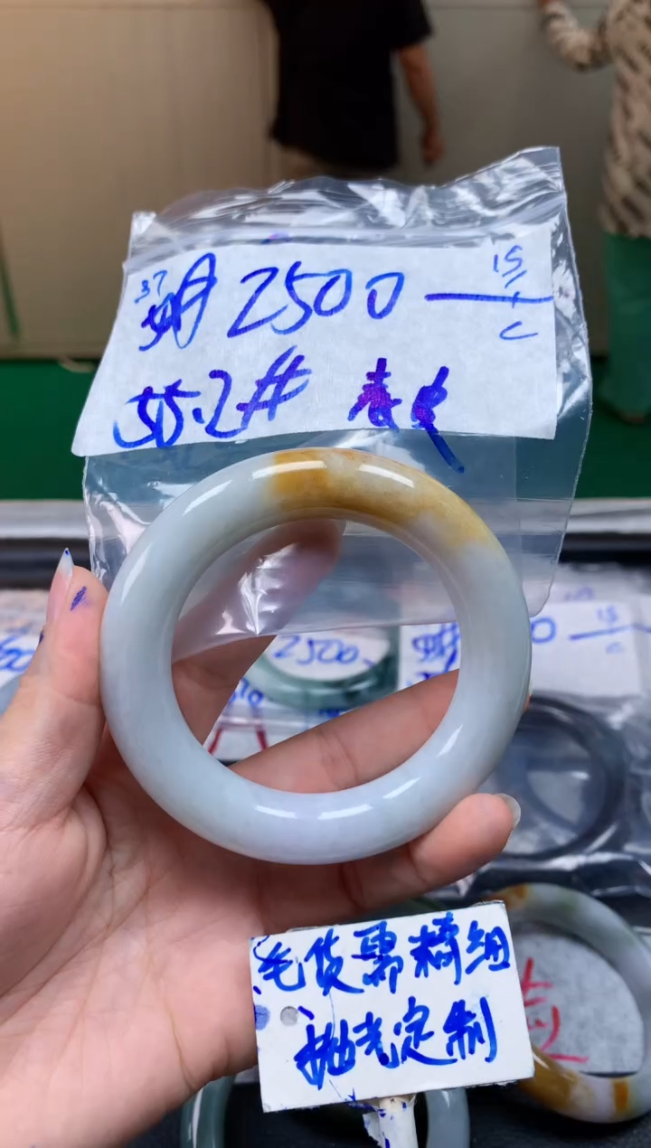 【闪购商品】定制翡翠未镶嵌37毛货需精细抛光手镯多样性拍一发一