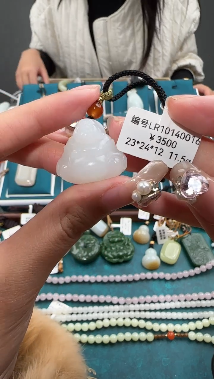 颈饰未镶嵌和田玉吊坠LR