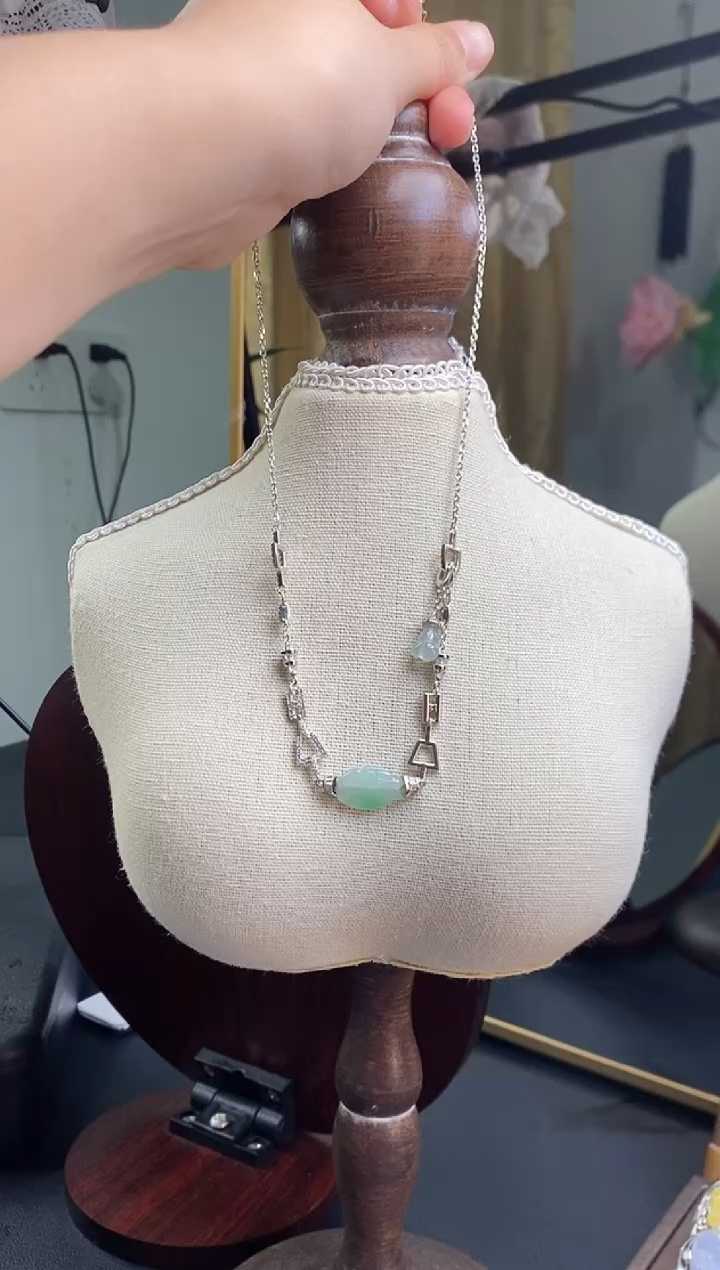 颈饰银S925镶嵌翡翠17944