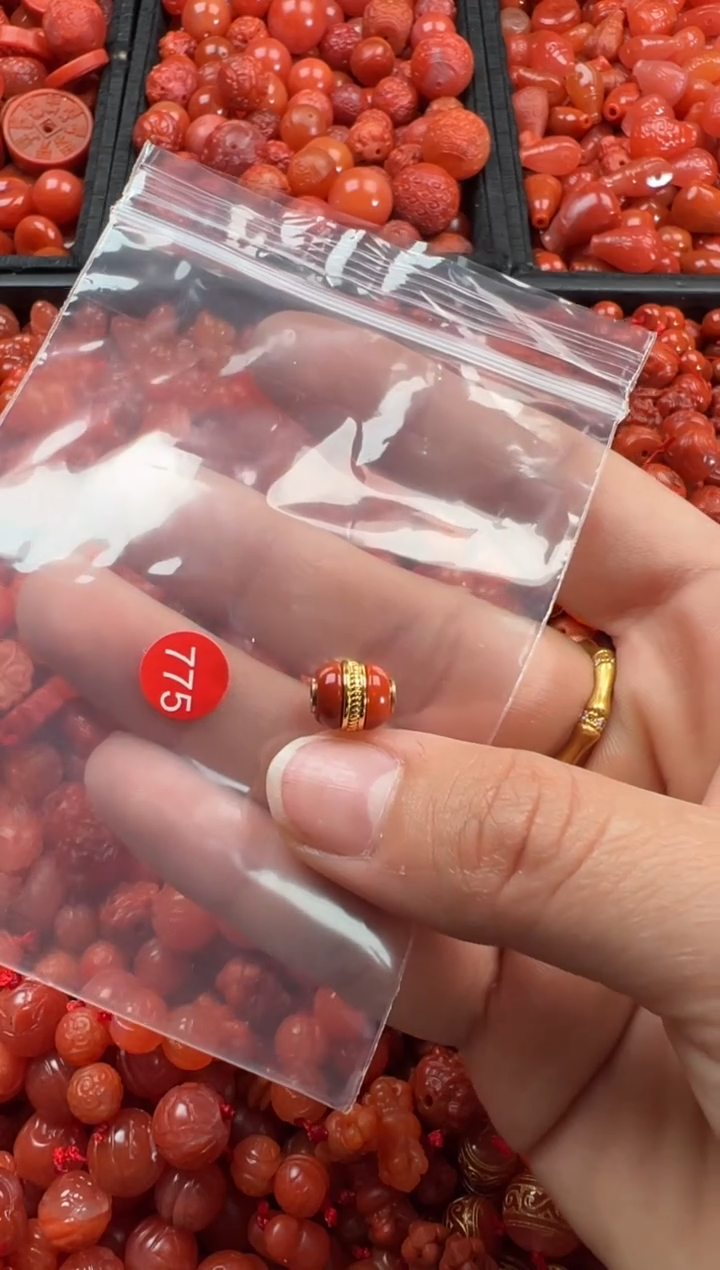 【闪购商品】南红玛瑙颈饰未镶嵌1