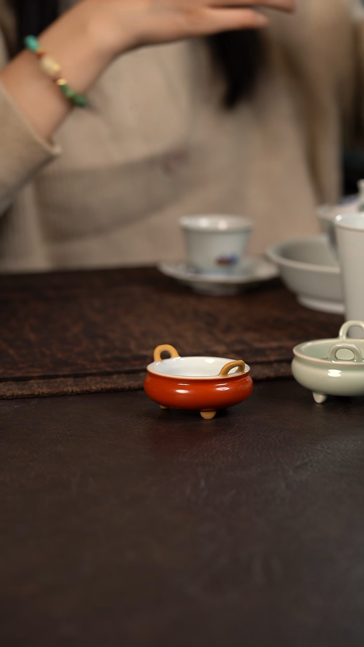 【闪购商品】杯云霞珍藏珊瑚红小香炉