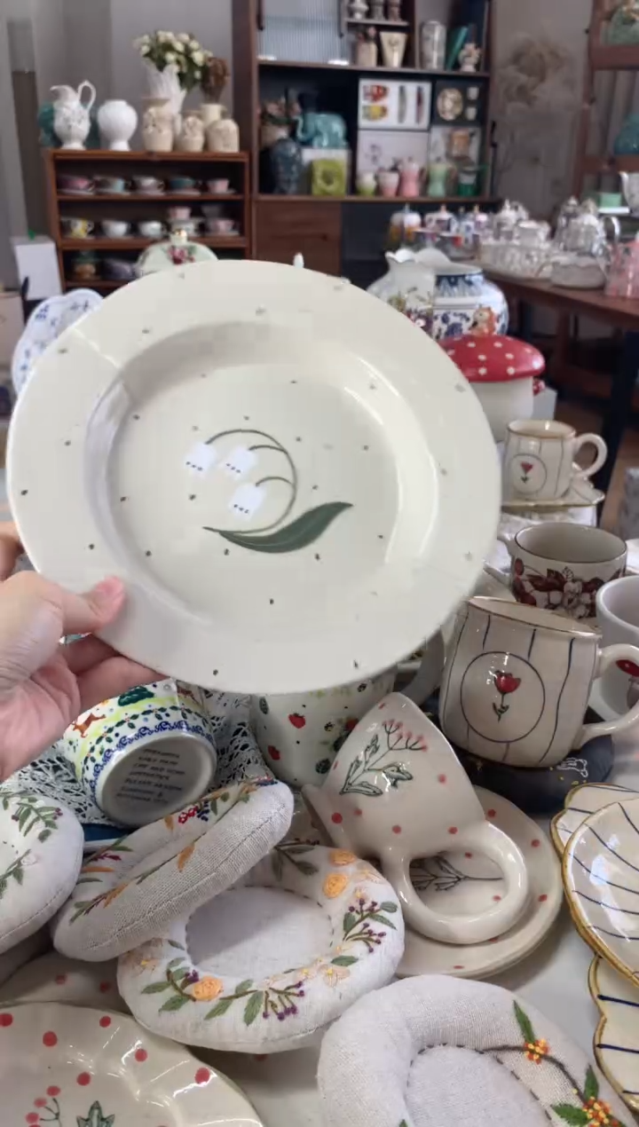 陶瓷【福利清仓】铃兰草帽盘1个
