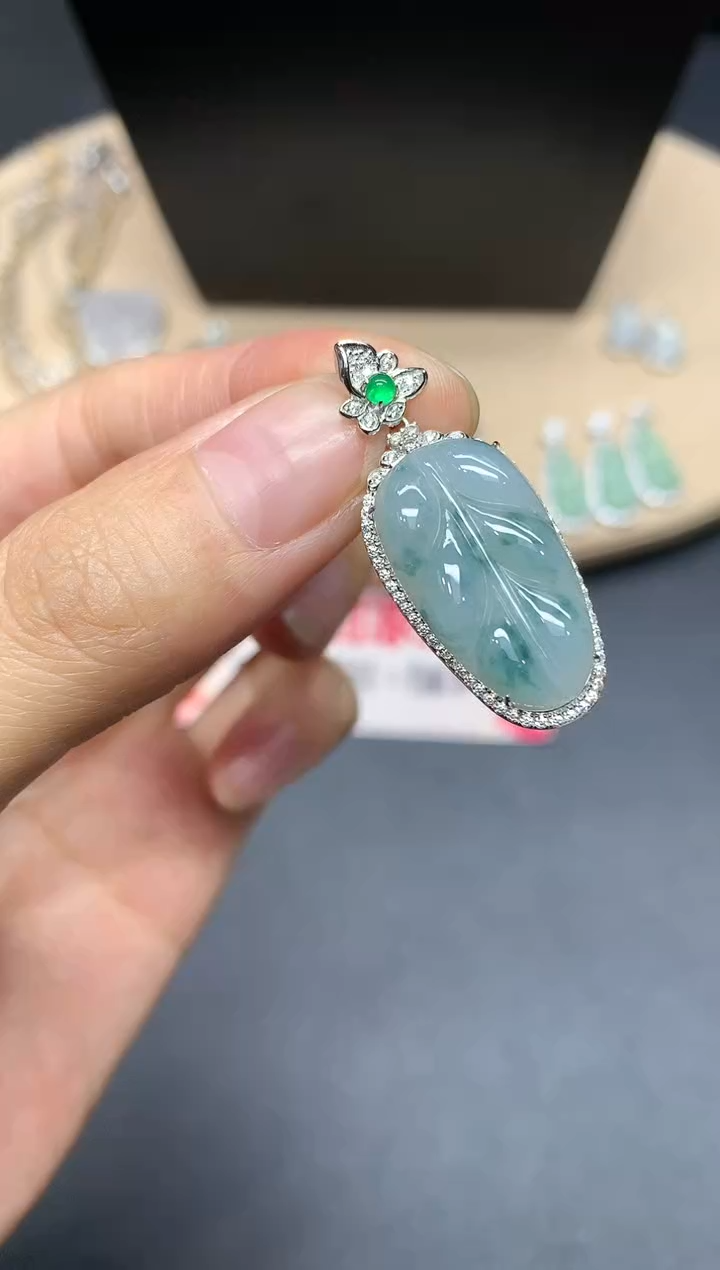 【闪购商品】翡翠吊坠(不含链)银S925镶嵌叶子【多样性发其一】