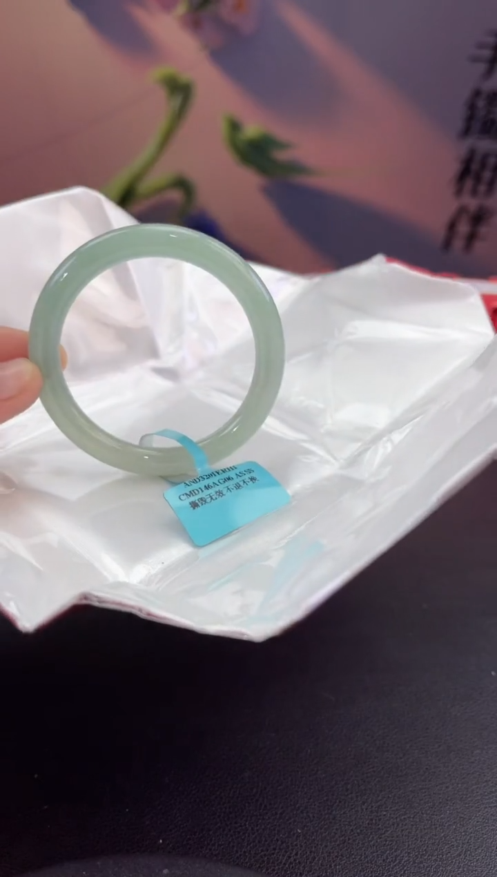 翡翠未镶嵌手镯翡翠手镯