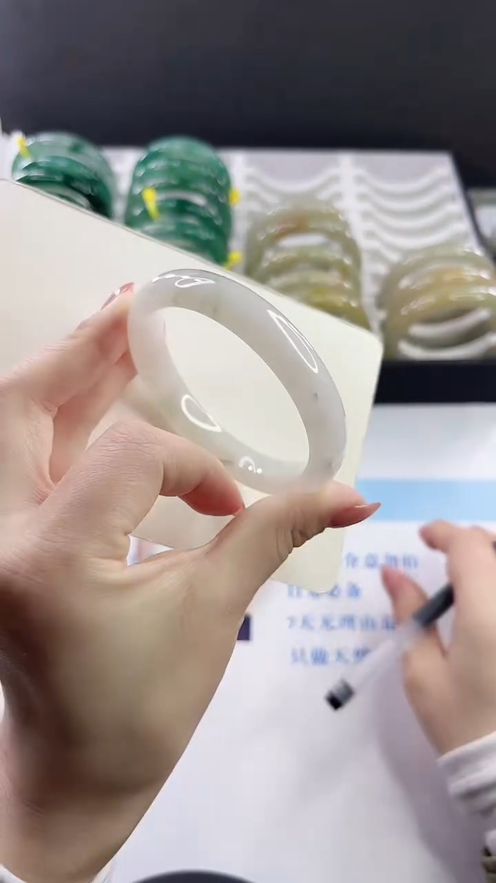 未镶嵌手镯石英质玉多样性发货V6