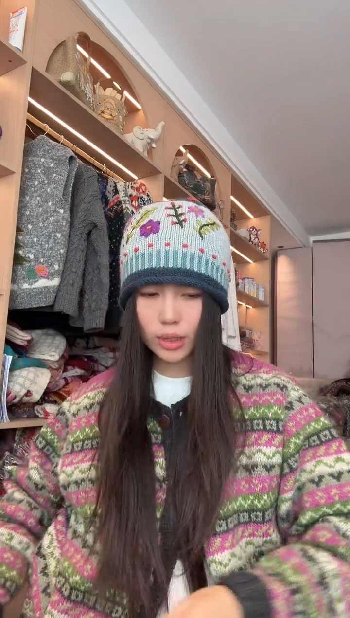 羊毛蓝色卷边帽 