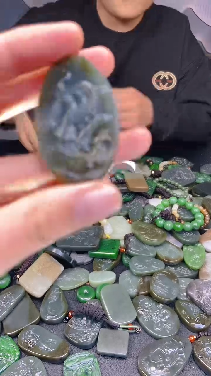 颈饰未镶嵌和田玉1