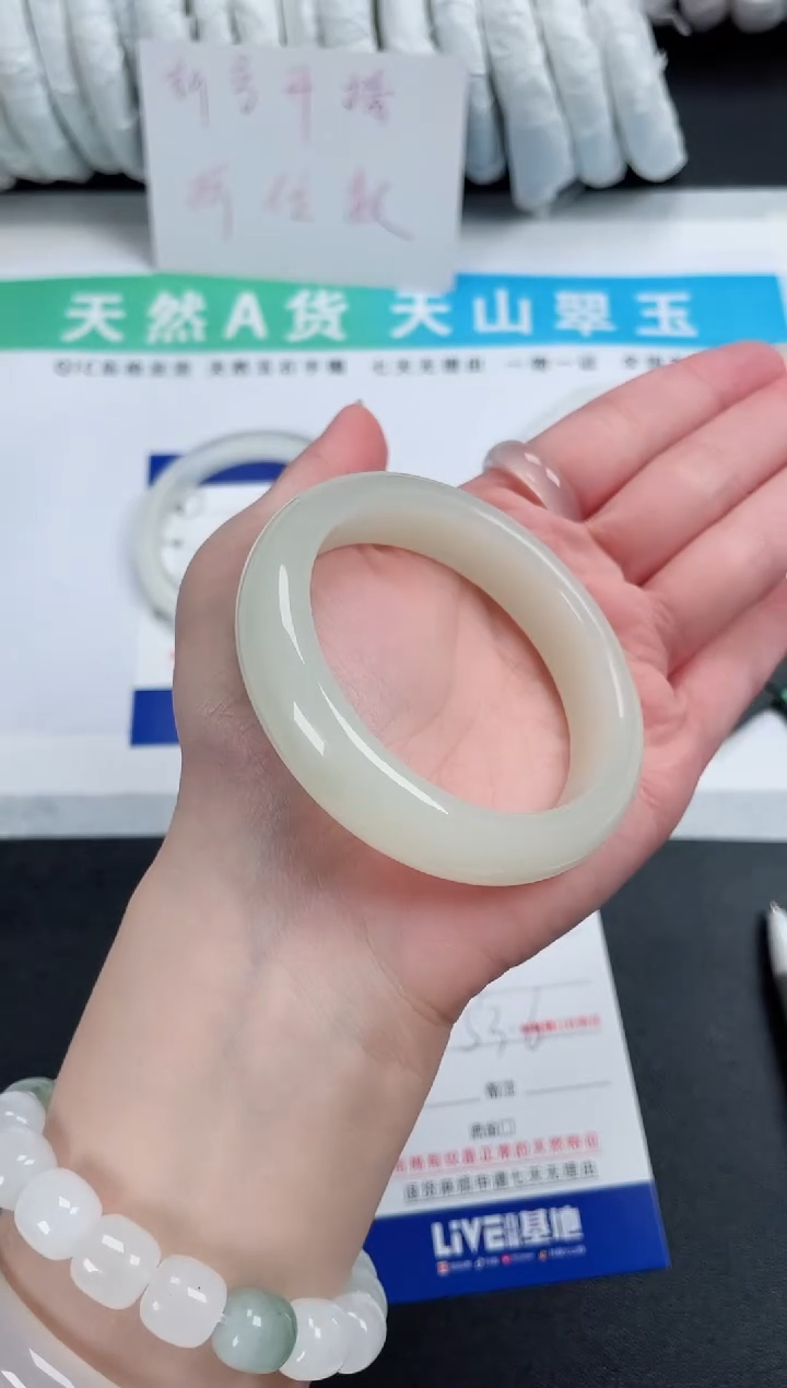 【闪购商品】石英质玉手镯未镶嵌66-53.6