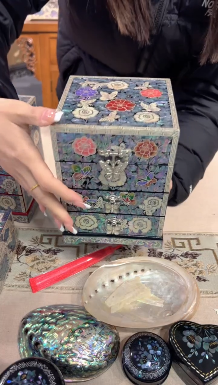 【闪购商品】黑底白边·弘贝雅螺钿漆器文化馆