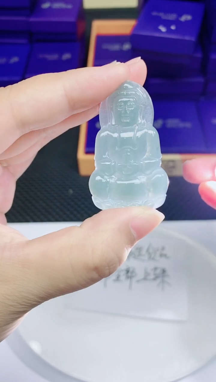 翡翠未镶嵌颈饰           
