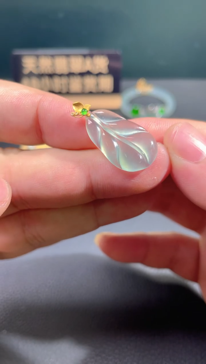 【闪购商品】翡翠颈饰18K金镶嵌翡翠